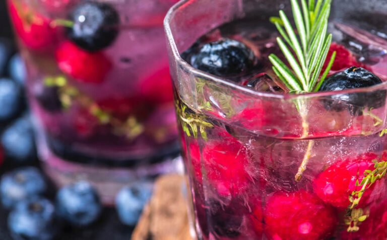 Most Popular Cocktails Based on States and Countries, a Cohesive List