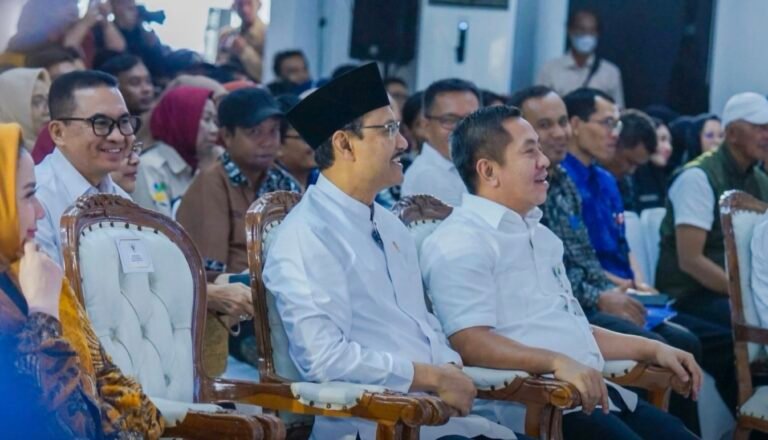 Kunjungan Mensos dan Mendes PDT di Karawang: DTSEN Perkuat Ketepatan Sasaran Bansos, UHC 100 Persen Tuai Apresiasi