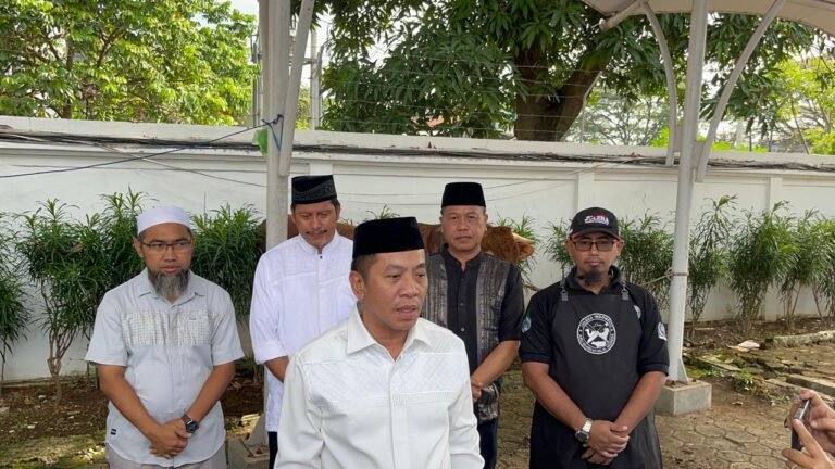 Presiden Prabowo Kembali Salurkan Sapi Kurban 1,2 Ton untuk Karawang, Bupati Aep: Simbol Kepedulian dan Kehadiran Negara di Tengah Rakyat
