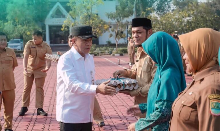 ASPRUMNAS Salurkan CSR 28,5 Ton Telur untuk Dukung Percepatan Penurunan Stunting di Karawang   
