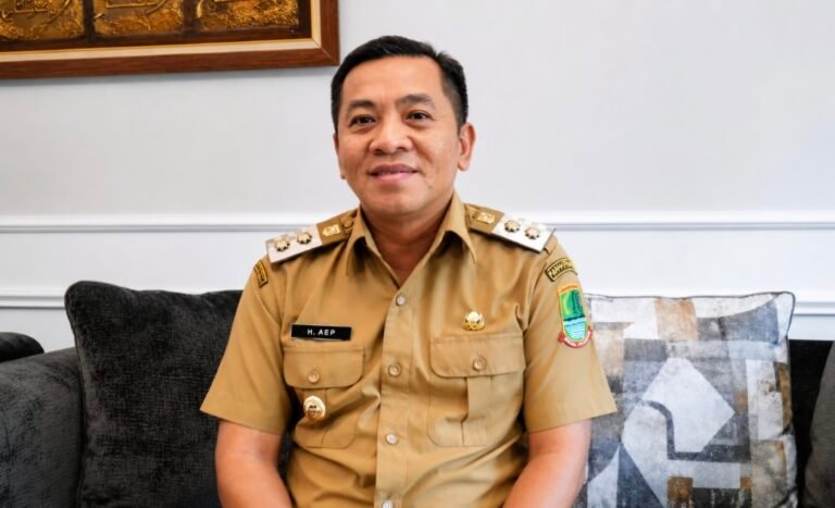 Beasiswa Anak Petani Jadi Langkah Strategis Bupati Aep Wujudkan Pertanian Karawang Maju   