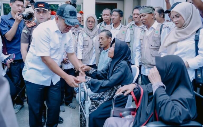 Bupati Aep Perkuat Pelayanan Publik Lewat Gebyar PATEN, Salurkan Bantuan Sosial dan Dorong UMKM Lokal