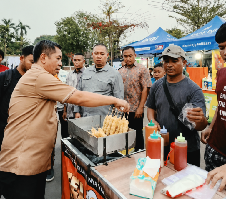 Bupati Aep Borong Produk UMKM dan Koperasi di Harkopnas ke-79, Pelaku Usaha Makin Bersemangat