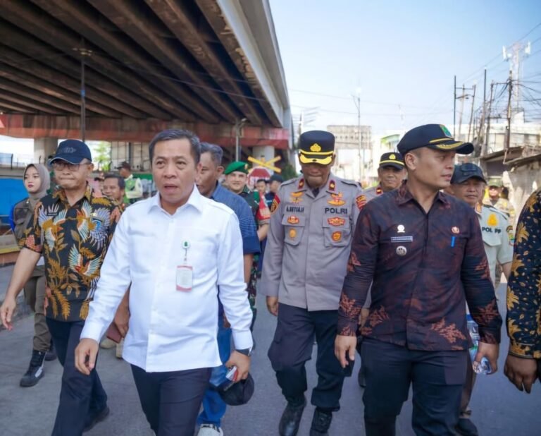Babak Baru Penataan Kawasan Cikampek, Pemkab Karawang dan PT KAI Tertibkan 154 Bangunan Liar Secara Humanis dan Kondusif   