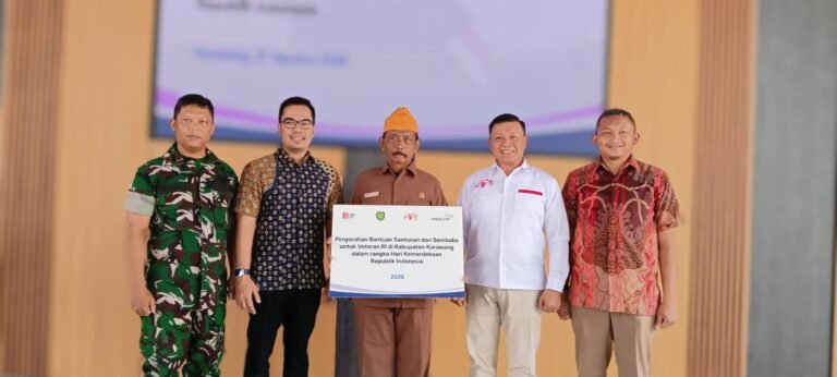 Hormati Jasa Pejuang, Kodim Karawang Bersama PERURI Beri Bantuan Veteran   