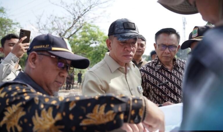 Pemkab Karawang Tertibkan Bangunan Liar di Gerbang Tol Karawang Timur, Wujudkan Kawasan yang Aman dan Tertata   