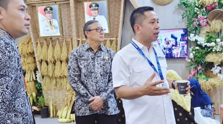 Leuit Karawang Jadi Sorotan di APKASI Expo 2026, Bupati Aep: Simbol Ketahanan Pangan   