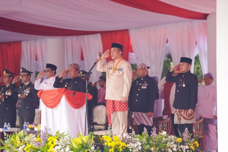Bupati Aep Pimpin Upacara HUT ke-81 RI di Karawang, Ajak Warga Perkuat Kepedulian Sosial   