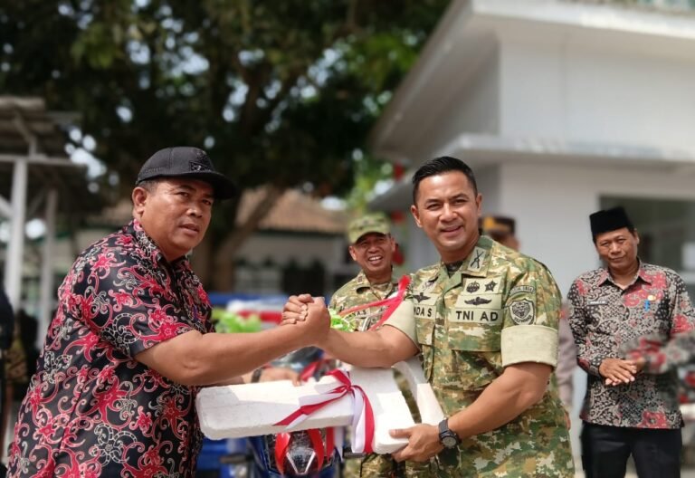 Kodim 0604/Karawang Salurkan Kendaraan Operasional untuk Tiga Kecamatan   